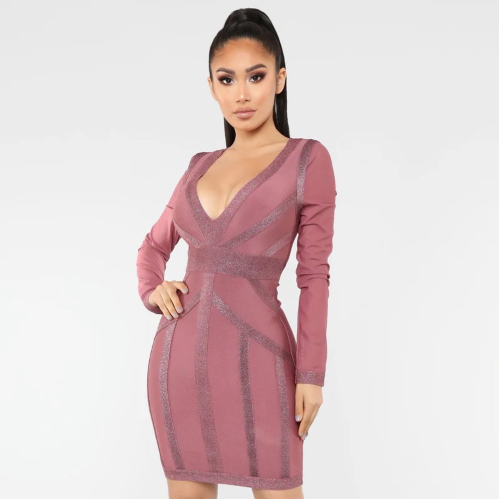 Party dress in universally flattering color mauve. Bandage dress with zip back.